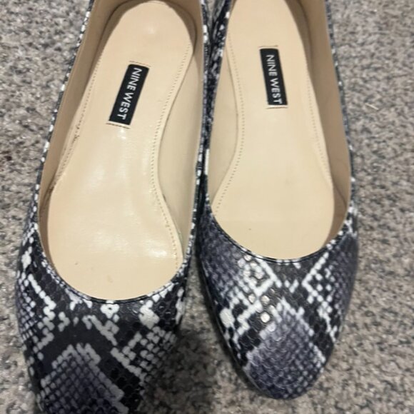 NINE WEST SNAKE SKIN PRINT LOAFERS SZ 6M - Picture 3 of 3